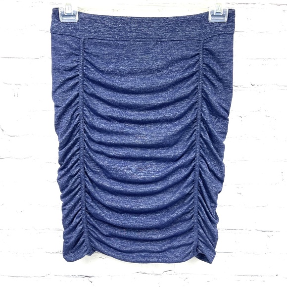 |•ATHLETA•| Super Soft Ruched Navy Blue Knee Length Skirt Size Small - Picture 1 of 12
